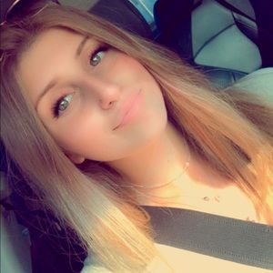 Meet your Posher, Gia